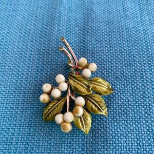 Vtg Gold Tone Enamel Leaf / Berries Pin